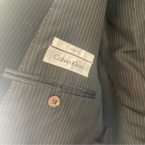 Calvin Klein slim fit 100% wool pin stripe blazer sport coat - Picture 2 of 5